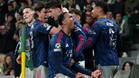 Arsenal bắt đầu biến đổi như tắc kè hoa